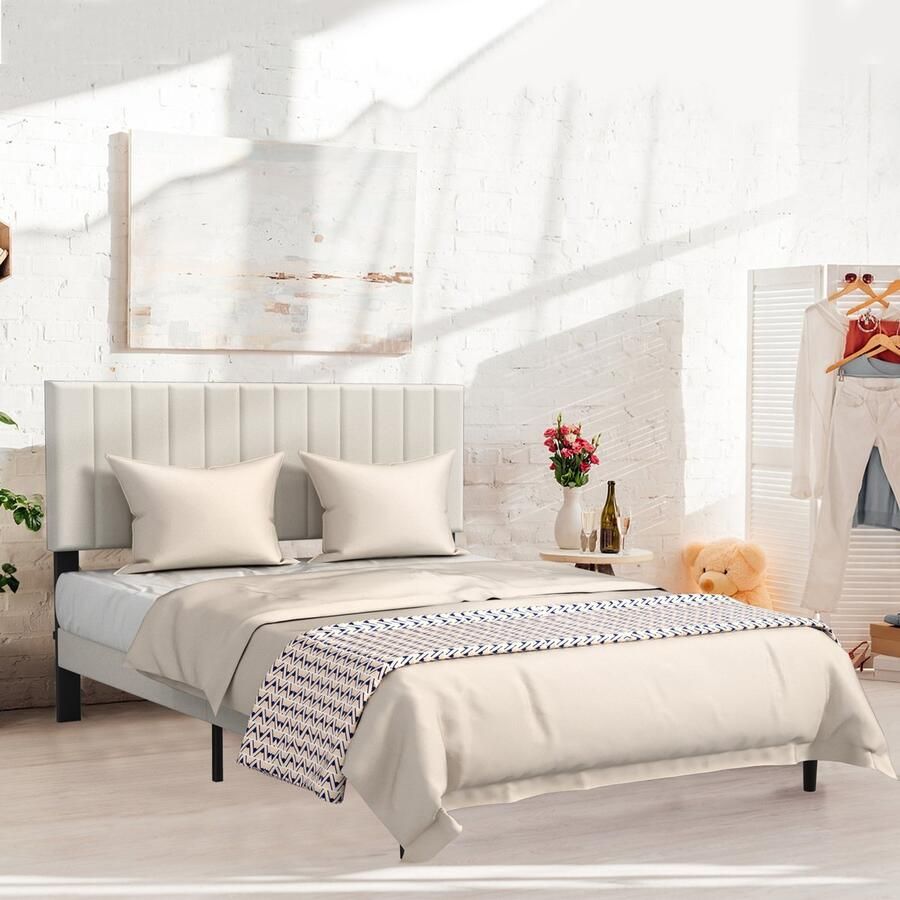 UISBERT Bedframe Met Fluwelen Hoofdeinde Beige 140×200 cm Gestoffeerd Bedframe Met Knopenlook Platformbed Met Houten Lattenbodem Tweepersoonsbed Voor Volwassenen In Een Modern Design