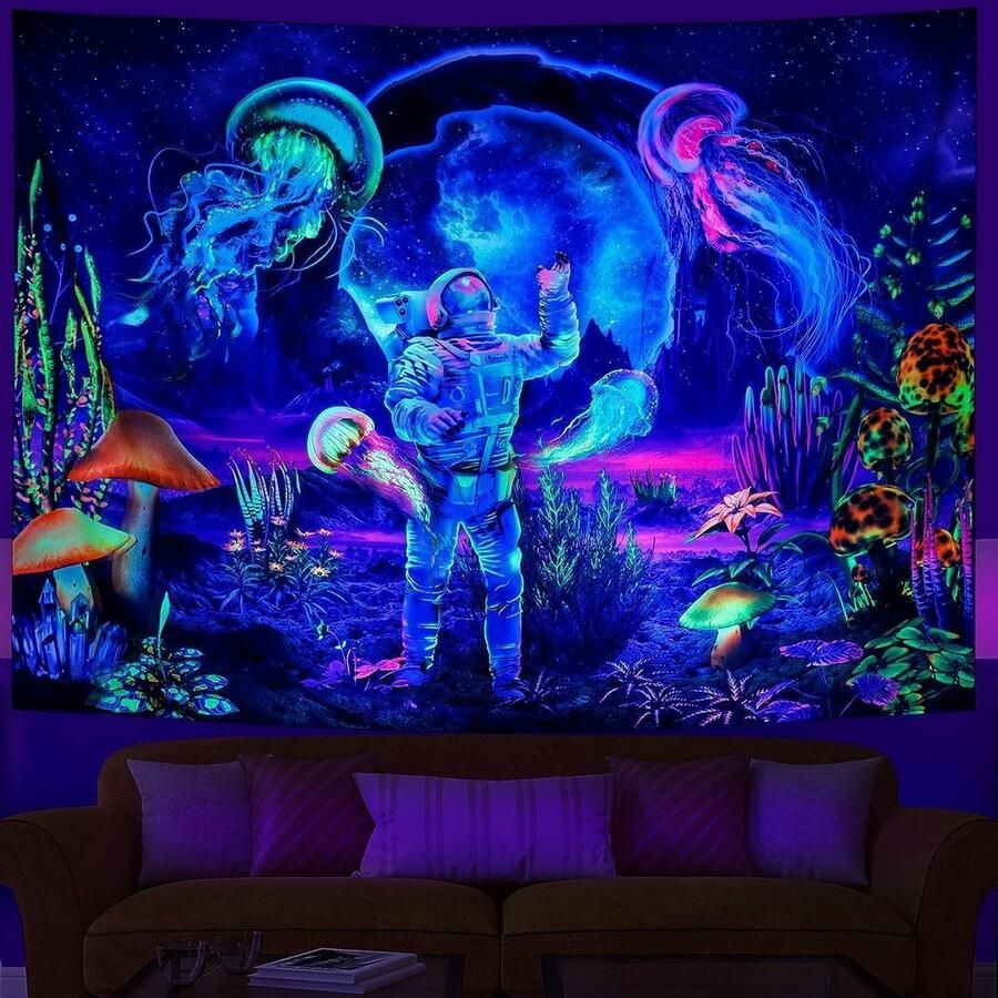 Ulticool Wandkleed 200x150 cm – met Bevestigingspinnen Astronaut Natuur Hippie Galaxy Heelal Planeten Zonnestelsel Psychedelic Glow in the Dark feestartikelen Groot Wandtapijt Poster Tapestry neon verlichting UV lamp blacklight lampen
