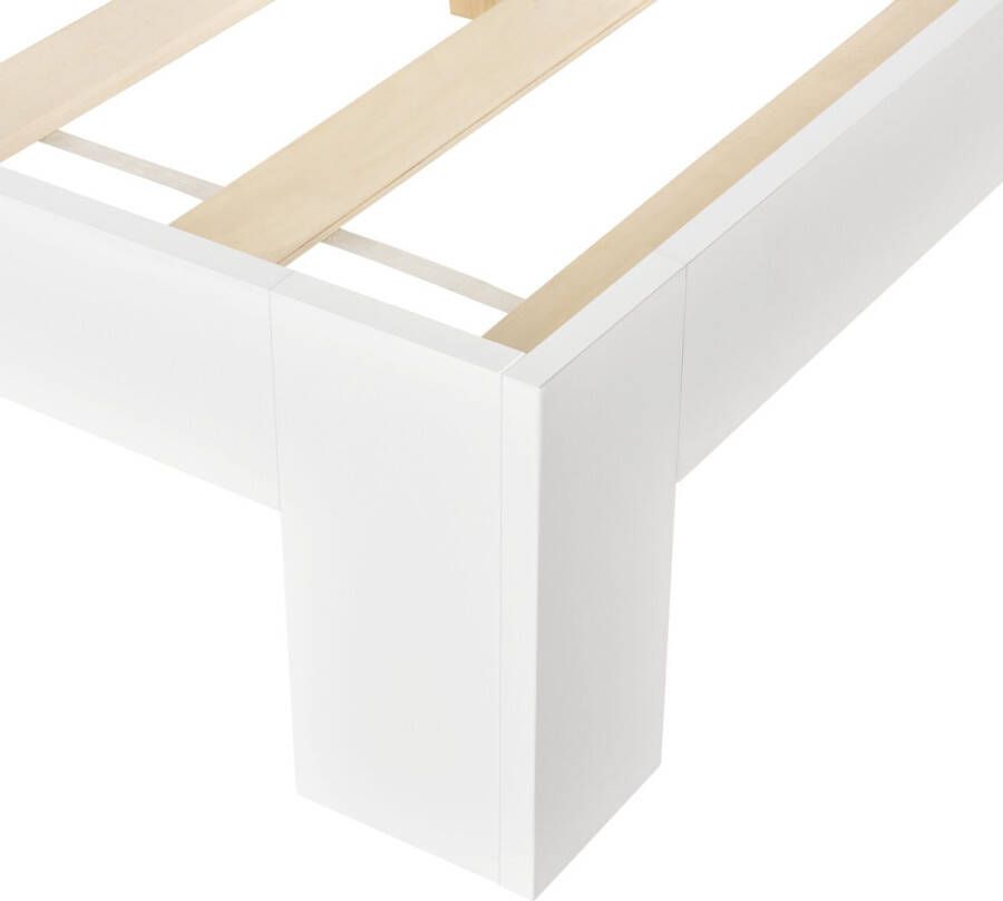 Inandoutdoormatch Houten Bedframe Misty 140x200 cm Wit Massief Spar Multiplex Comfortabele slaapruimte