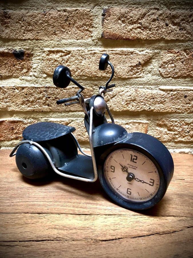 Van Den Broeck Kenny Table clock metal motorcycle 17 cm hoog tafelklok uurwerk horloge industriestijl vintage industrieel klok tafel metaal cadeau geschenk relatiegeschenk kerst nieuwjaar verjaardag origineel – interieur