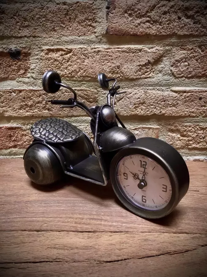 Van Den Broeck Kenny Table clock metal motorcycle 17 cm hoog tafelklok uurwerk horloge industriestijl vintage industrieel klok tafel metaal cadeau geschenk relatiegeschenk kerst nieuwjaar verjaardag origineel – interieur - Foto 2