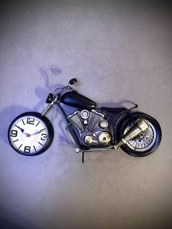 Van Den Broeck Kenny Table clock metal motorcycle 23 cm hoog tafelklok uurwerk horloge industriestijl vintage industrieel klok tafel metaal cadeau geschenk relatiegeschenk kerst nieuwjaar verjaardag origineel – interieur