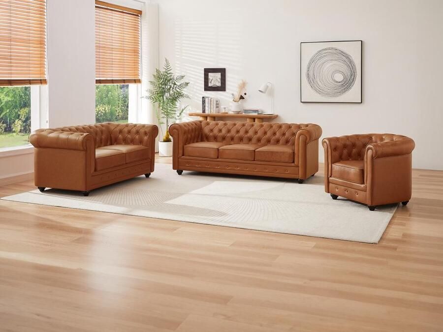 Vente-unique Driezitsbank tweezitsbank en fauteuil van camelkleurig vaarsleer CHESTERFIELD L 205 cm x H 72 cm x D 88 cm