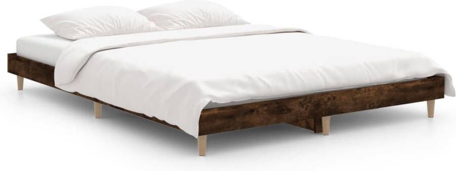 VidaXL -Bedframe-bewerkt-hout-gerookt-eikenkleurig-135x190-cm