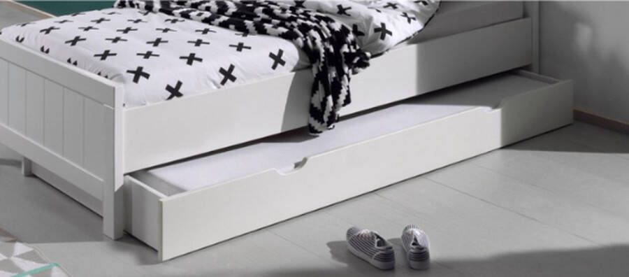 Vipack Deze combinatie van ERIK in het wit bestaat uit een bed (90x200) met bijpassende lattenbodem uitschuifbaar bed nachtkastje en kledingkast met 3 deuren - Foto 3