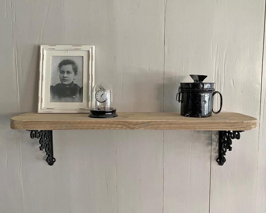 VNLR Wandplank oud hout 80 cm afgeronde hoeken met 2 plankdragers