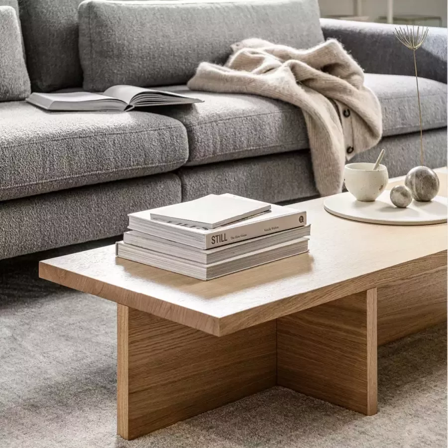 Vtwonen meubelen Modern salontafel Angle met eikenhoutfineer B 135 cm H 27 cm D 49 cm