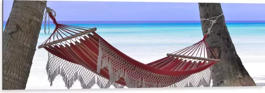 WallClassics Dibond Rode Ibiza Hangmat op Tropisch Strand 120x40 cm Foto op Aluminium (Met Ophangsysteem)