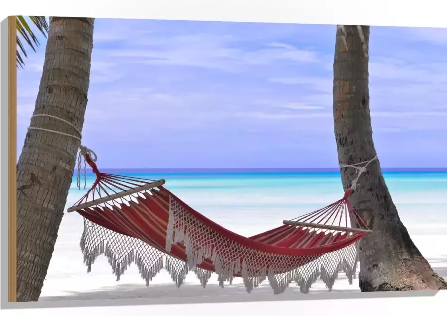 WallClassics Hout Rode Ibiza Hangmat op Tropisch Strand 105x70 cm 9 mm dik Foto op Hout (Met Ophangsysteem)