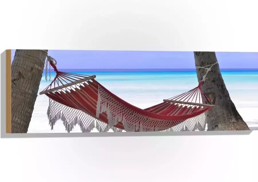 WallClassics Hout Rode Ibiza Hangmat op Tropisch Strand 90x30 cm 9 mm dik Foto op Hout (Met Ophangsysteem)