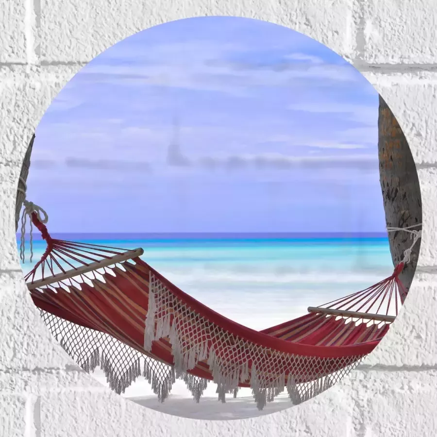 WallClassics Muursticker Cirkel Rode Ibiza Hangmat op Tropisch Strand 30x30 cm Foto op Muursticker