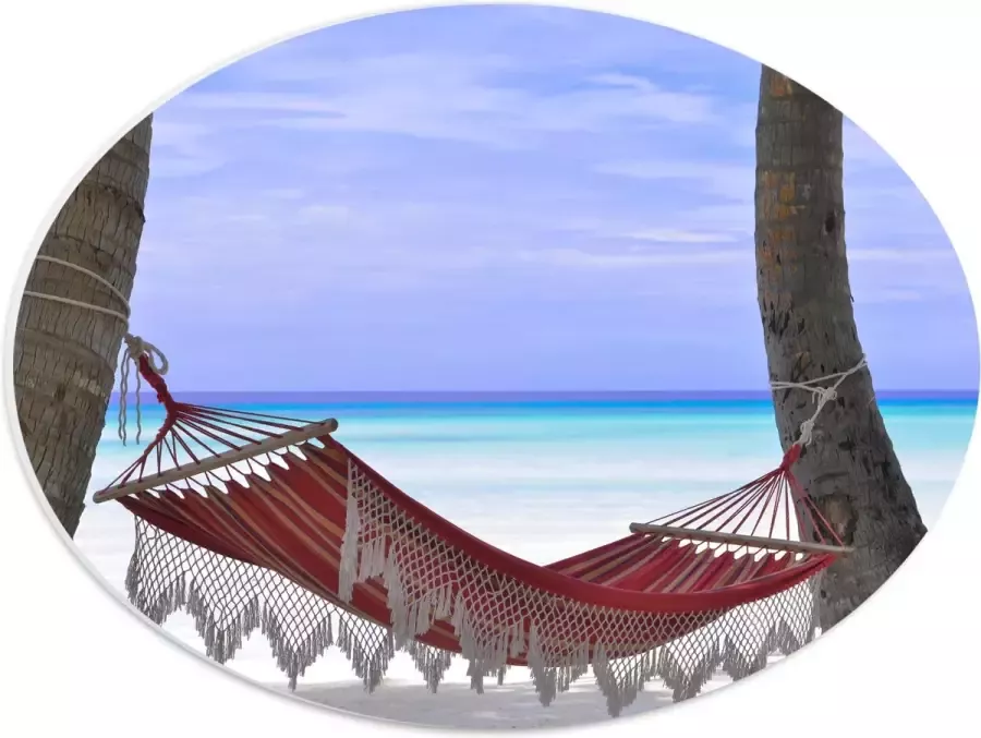 WallClassics PVC Schuimplaat Ovaal Rode Ibiza Hangmat op Tropisch Strand 40x30 cm Foto op Ovaal (Met Ophangsysteem)