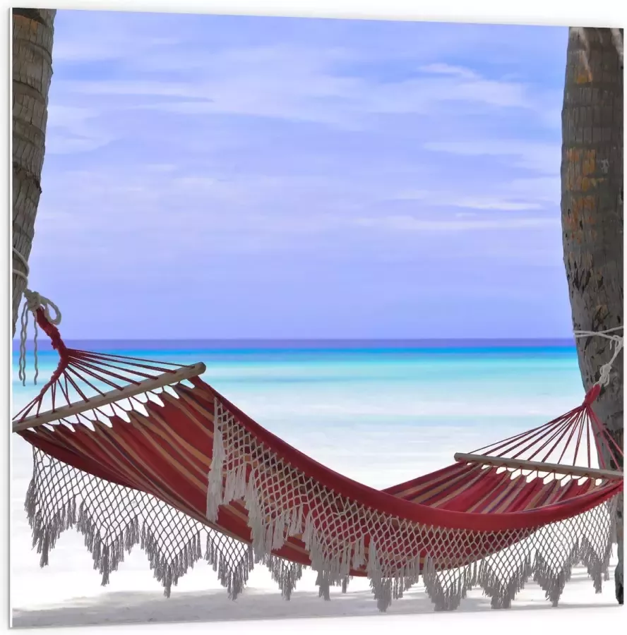 WallClassics PVC Schuimplaat- Rode Ibiza Hangmat op Tropisch Strand 100x100 cm Foto op PVC Schuimplaat