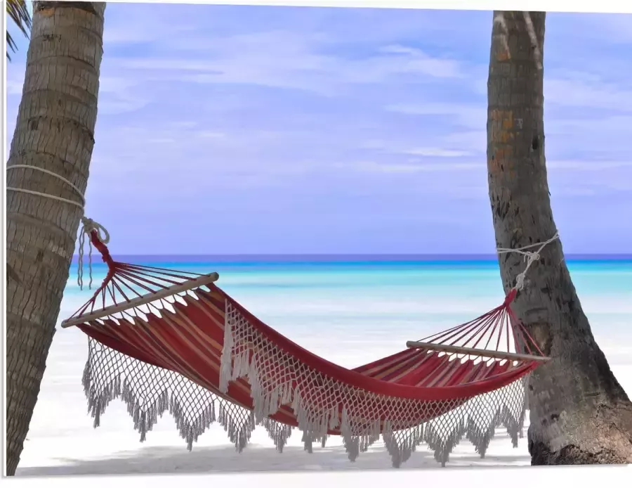 WallClassics PVC Schuimplaat- Rode Ibiza Hangmat op Tropisch Strand 80x60 cm Foto op PVC Schuimplaat