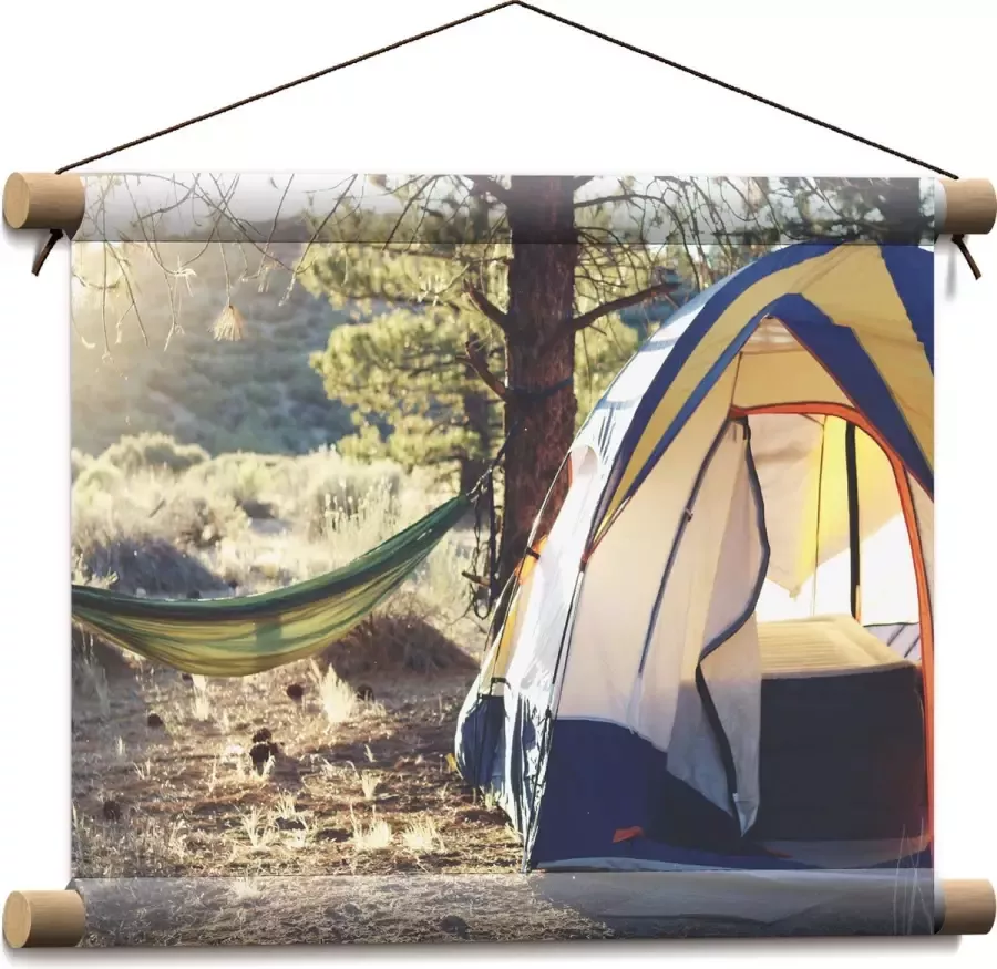 WallClassics Textielposter Hangmat bij Tent in Bos 40x30 cm Foto op Textiel