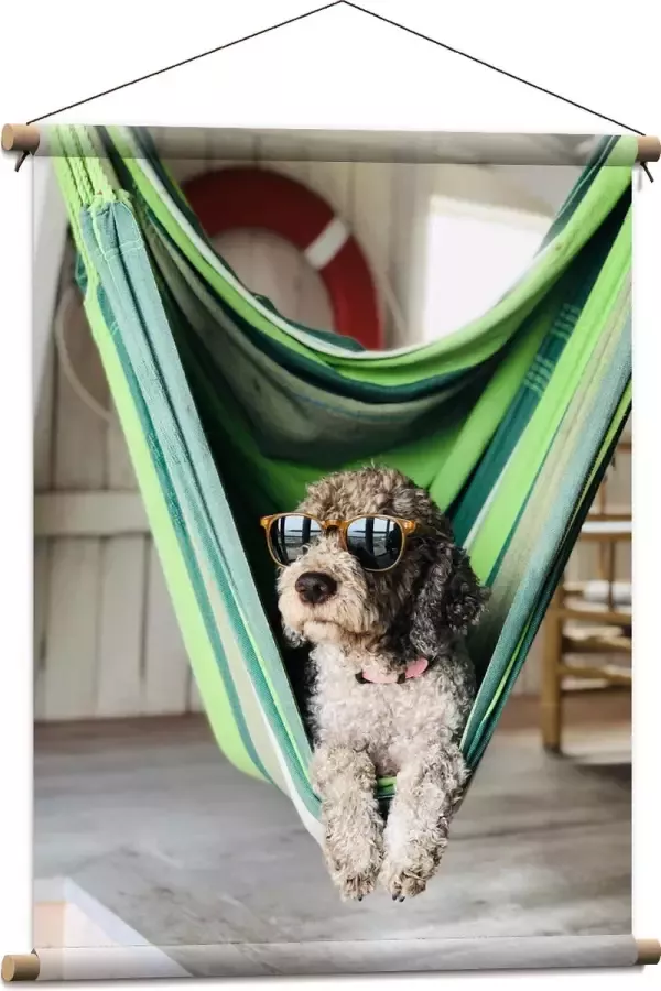 WallClassics Textielposter Liggende Hond in Hangmat met Zonnebril 60x80 cm Foto op Textiel
