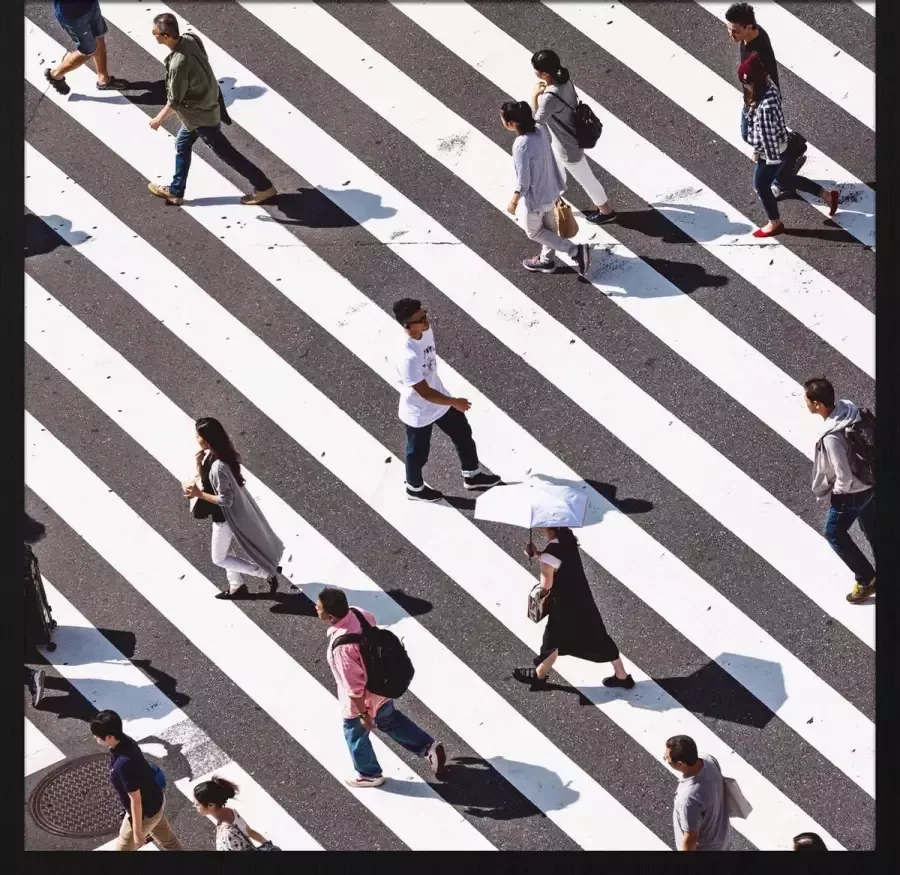 WANDKRAFT Schilderij zebrapad diagonaal Collectie rhythm of the city Forex met zwarte lijst 70x118cm