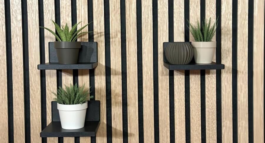 Wehl Commerce Akupanel Wandplankje Zwart – Model A – 131×121×59 mm – Gerecycled Polymeer – Akupanel Accessoires Akupanel Accesoires – Akoestische Panelen – Akoestisch Paneel – Akoestische Wand – Akoestische Wanddecoratie – Akoestische Panelen Zwart