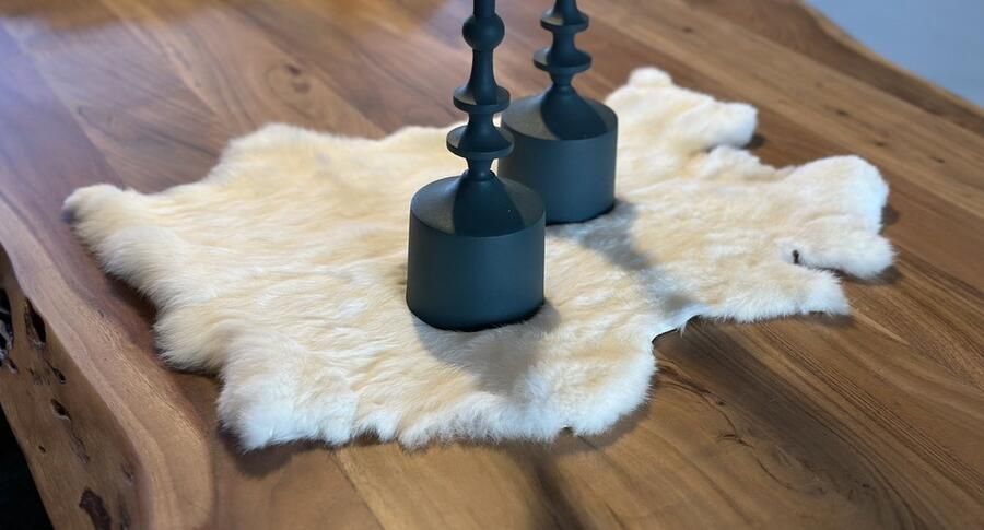 Wildlife Design SET VAN 2 REUZEN witte konijnenvachten XXL vachten konijnenvel wit velletje tafel dierenhuid dierenvel salontafel