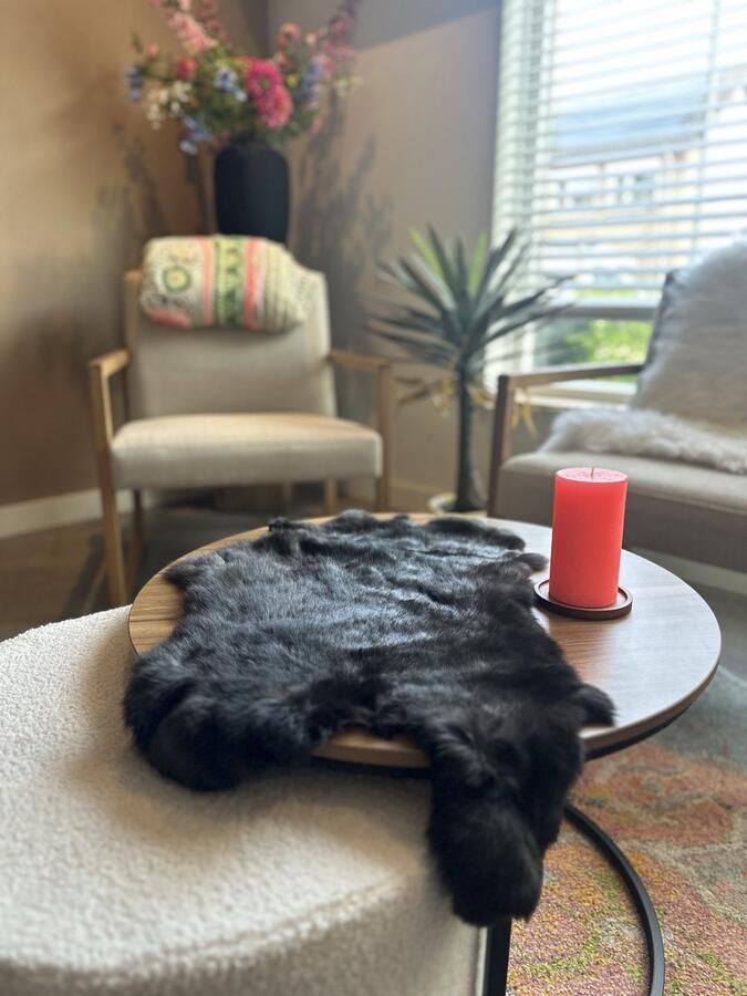 Wildlife Design SET VAN 3 REUZEN zwarte konijnenvachten konijnenvel salontafel decoratief dierenvel dierenhuid tafeltje deco velletje interieur zwart