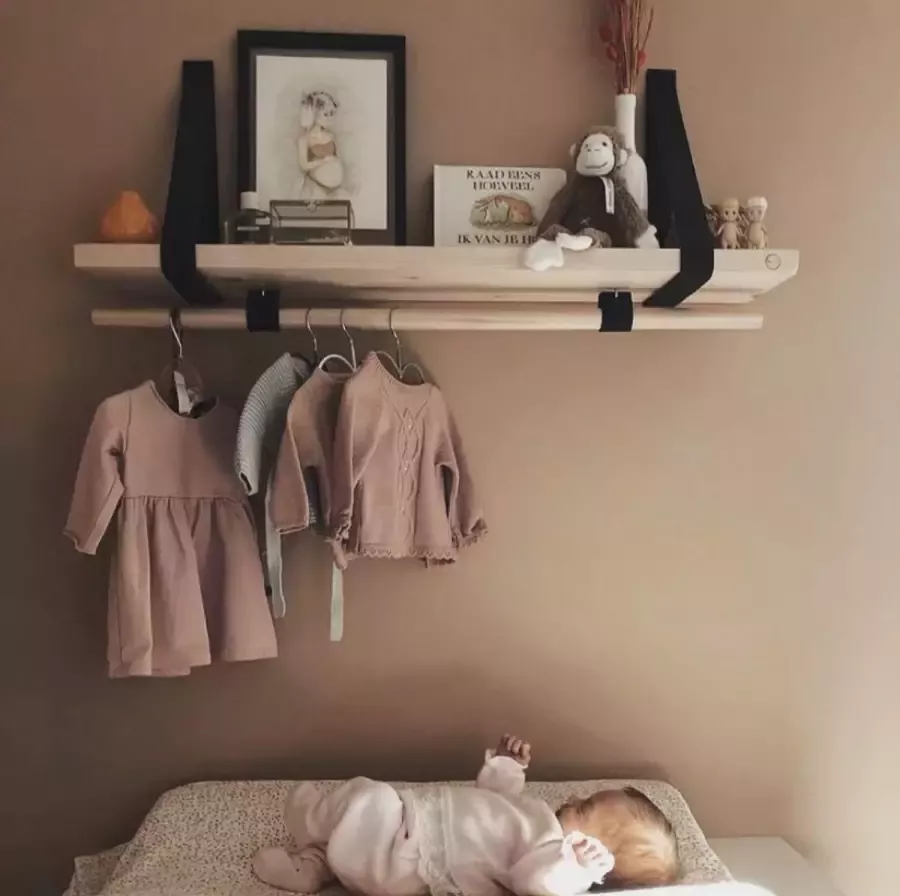 Wink of Sara Wandplank met leren banden en bijpassende houten roede Zwart