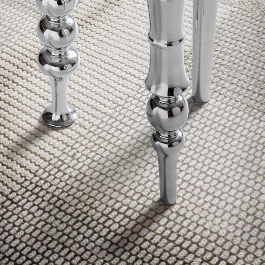 Ervesto bijzettafel 44x44x63 cm aluminium met drie verschillende poten Driepoot woonkamertafel metaal Decoratieve tafel rond zilver Moderne aluminium bijzettafel Kleine tafel woonkamer