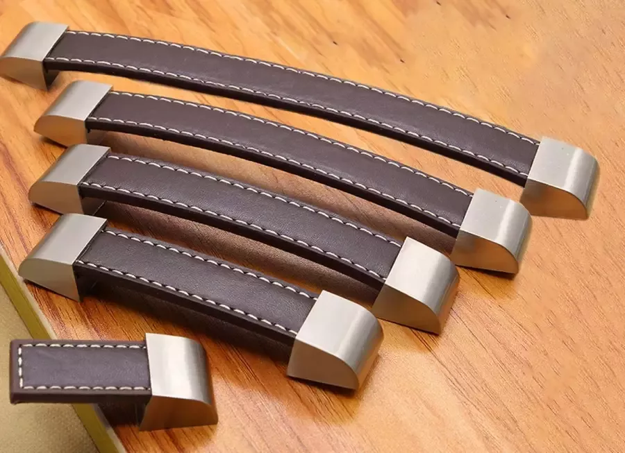 Wood Tools & Deco Set van 4 leren handgrepen (enkelzijdig donkerbruin metalen eindstuk)