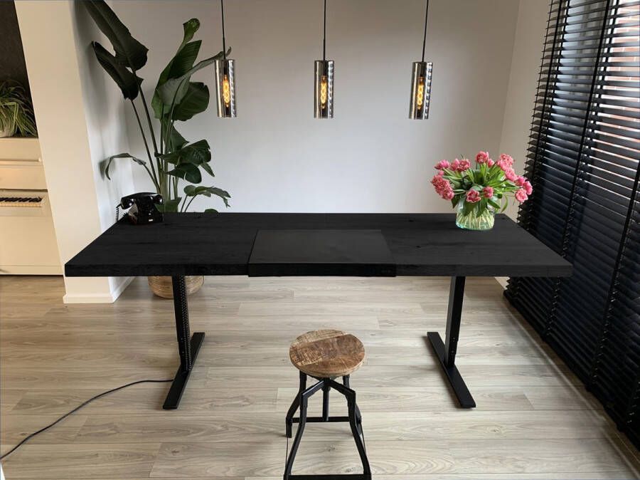 ZitStaBureau24 CEO Black edition Zit-sta bureau Zwart onderstel Zwart behandeld eikenhout Elektrisch verstelbaar 130cm breed