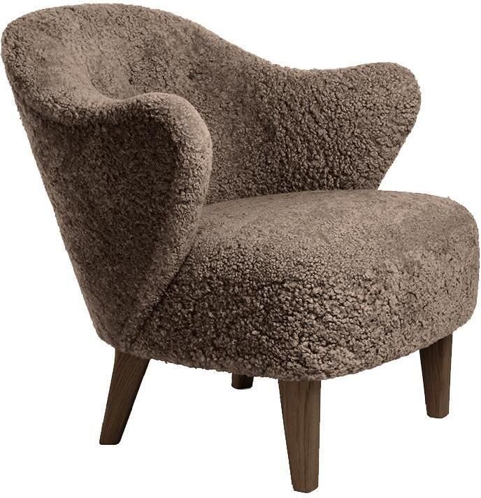 Audo Copenhagen Ingeborg fauteuil donker eiken Sheepskin Sahara