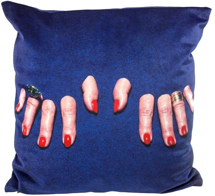 Seletti Toiletpaper kussen 50x50 Fingers