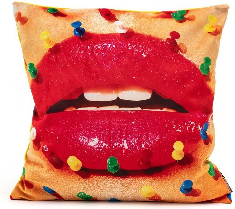 Seletti Toiletpaper kussen 50x50 Mouth with Pins