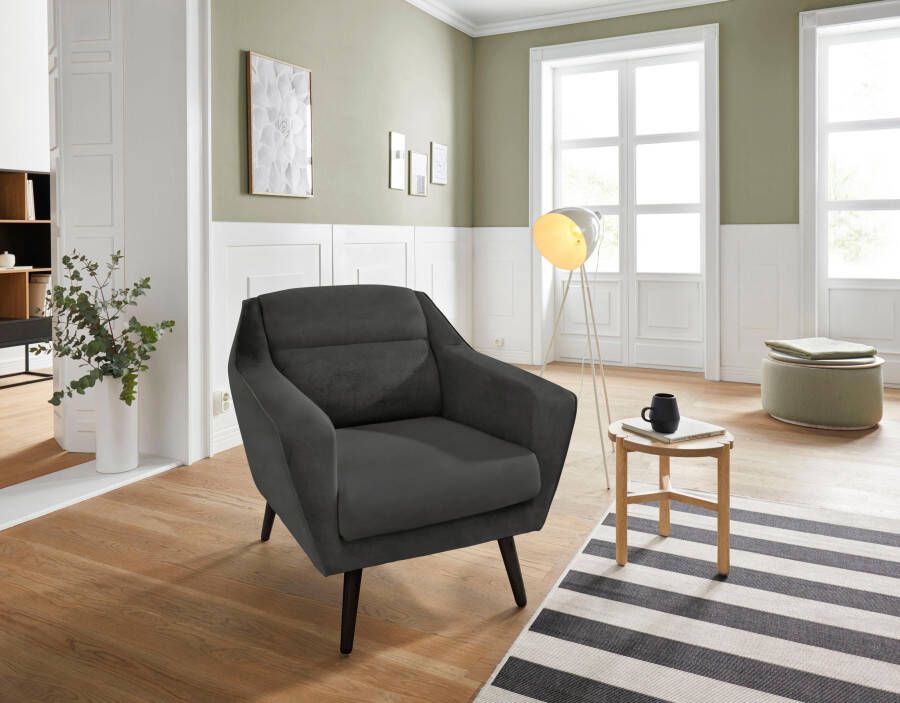 Andas Fauteuil Bille met naad in het rugkussen en eikenhouten poten design by morten georgsen