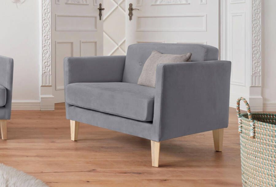 Andas Fauteuil Raadal in scandinavische look met capitonnage design by morten georgsen