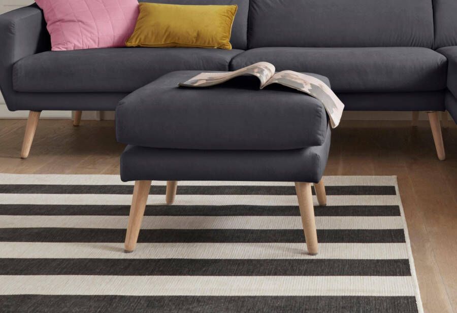 OTTO Hocker Bille met eiken poten design by morten georgsen