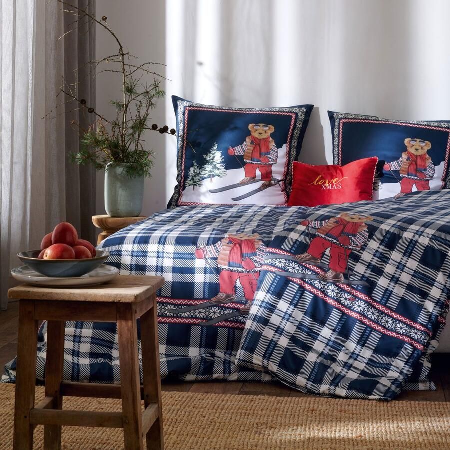 APELT Beddengoed Mati GOTS Ruitpatroon met Noorse rand en beer op skies (2-delig)