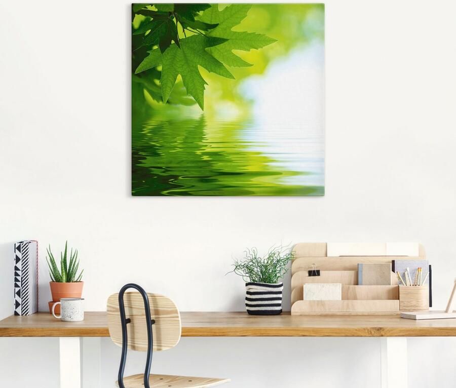 Artland Artprint op linnen Groene blaadjes reflecteren in het water