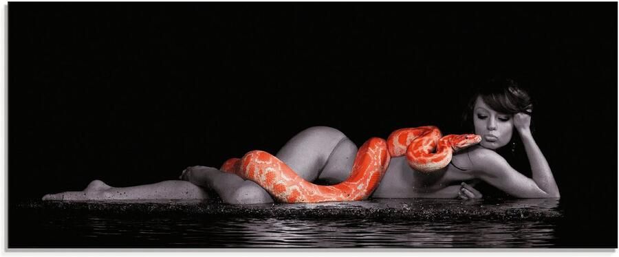 Artland Print op glas Vrouw in water liggend met rode python - Foto 5