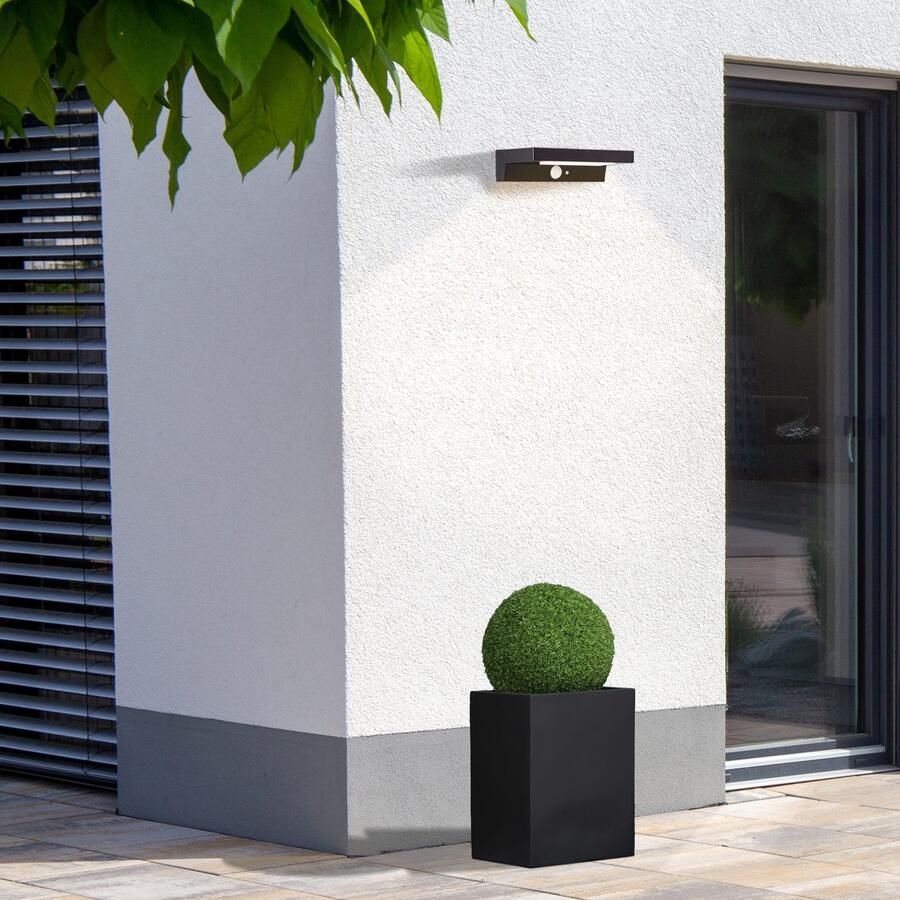 Brilliant Leuchten Led-wandlamp voor buiten Barker LED buiten wandlamp solar 21 cm 430 lm 4000 K zwart