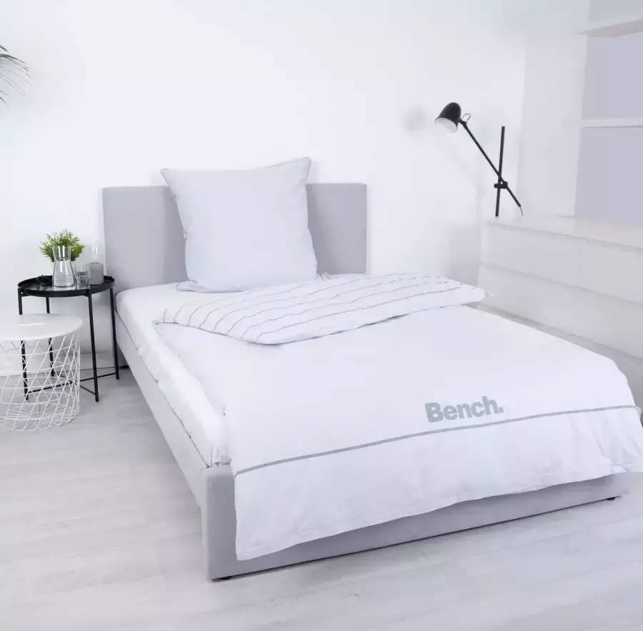 Bench. Tweezijdig te gebruiken overtrekset Bench Kussenovertrek met decoratieve paspel