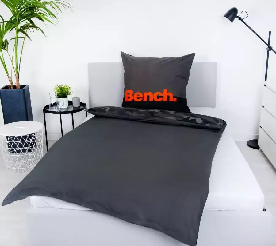 Bench. Tweezijdig te gebruiken overtrekset Bench met belettering