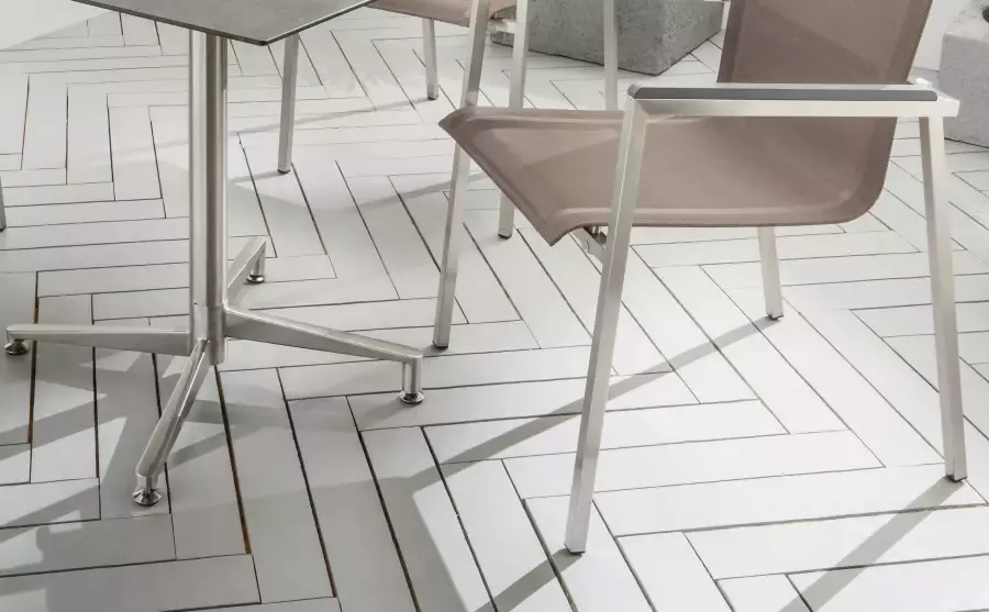 Destiny Tuin-eethoek ALTOS II loft 3 stapelstoelen taupe met tafel 80x80 cm hpl tafelblad betongrijs (set 4-delig) - Foto 3