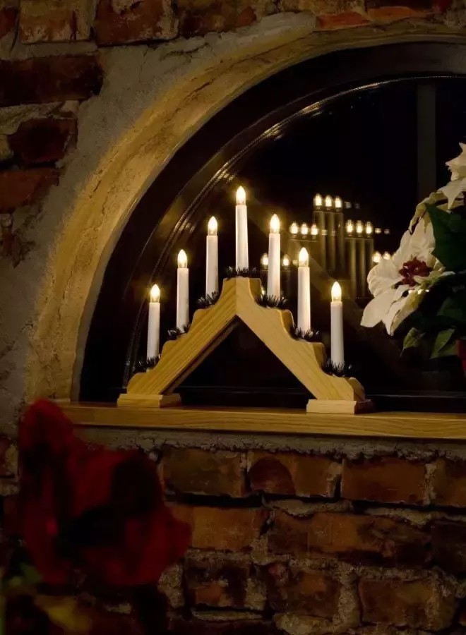 Konstsmide Houten Kerstkandelaar voor binnen 7 kaarsen 2700K warm wit Hout met groen Kaarsenbrug met 7 lampen 30 x 38 cm Kerstverlichting - Foto 3