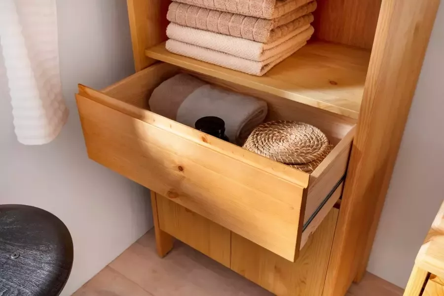 OTTO products Hoge kast Jorrick Breedte 60 cm massief grenenhout met bio olie was behandeld - Foto 6