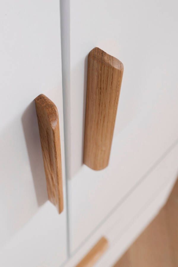 Rauch Kledingkast Skandi by Quadra Spin Slaapkamerkast in landelijke stijl met massief houten grepen van wildeiken met laden - Foto 7
