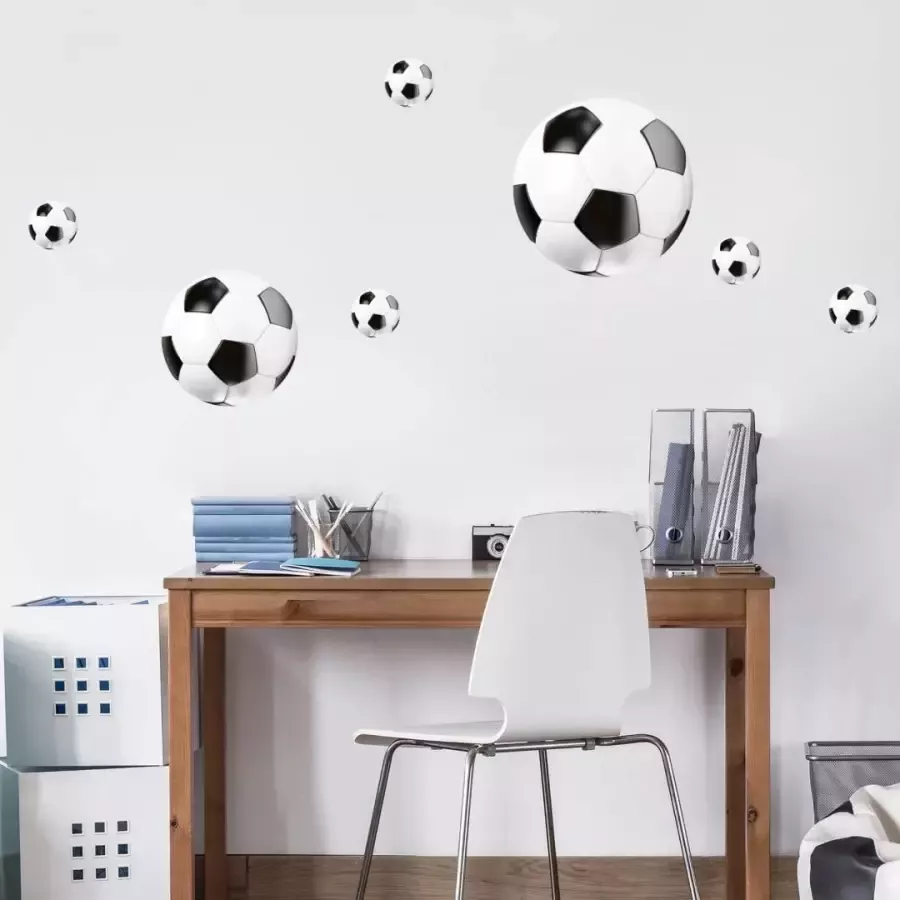 Wall-Art Wandfolie Voetbal set voetballen zelfklevend verwijderbaar (1 stuk)