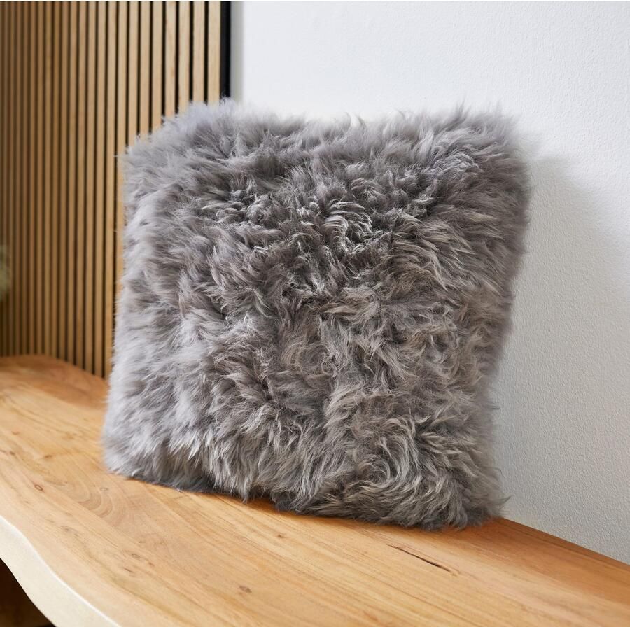 LUXOR living Vachtkussen Sierkussen Namika Sierkussen hoekig 35x35 cm echte lamsvacht met vulling - Foto 4