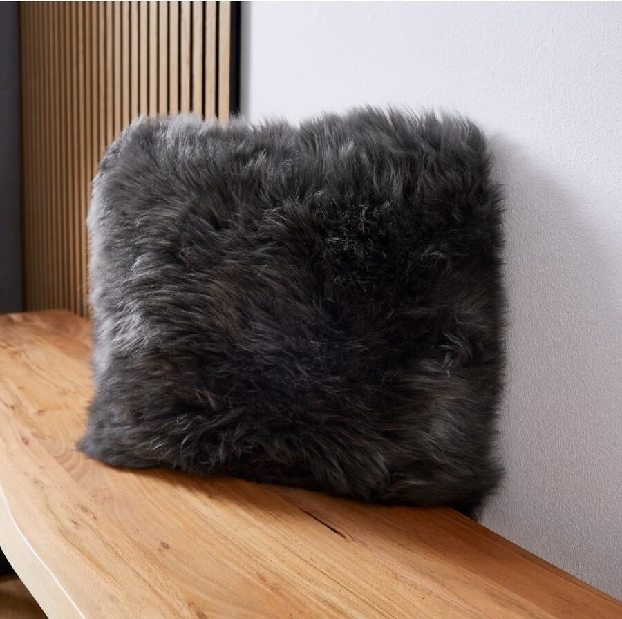 LUXOR living Vachtkussen Sierkussen Namika Sierkussen hoekig 35x35 cm echte lamsvacht met vulling - Foto 3