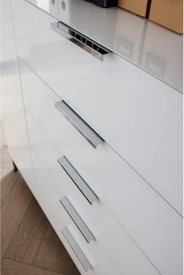 Rauch Ladekast Flipp kast sideboard waskast bestseller 2-deurs 5 laden soft-close bovenblad en glazen front 2 breedtes - Foto 13