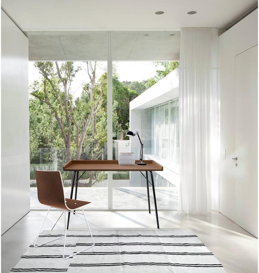 Woodman Bureau Rayburn in eenvoudige scandinavisch design