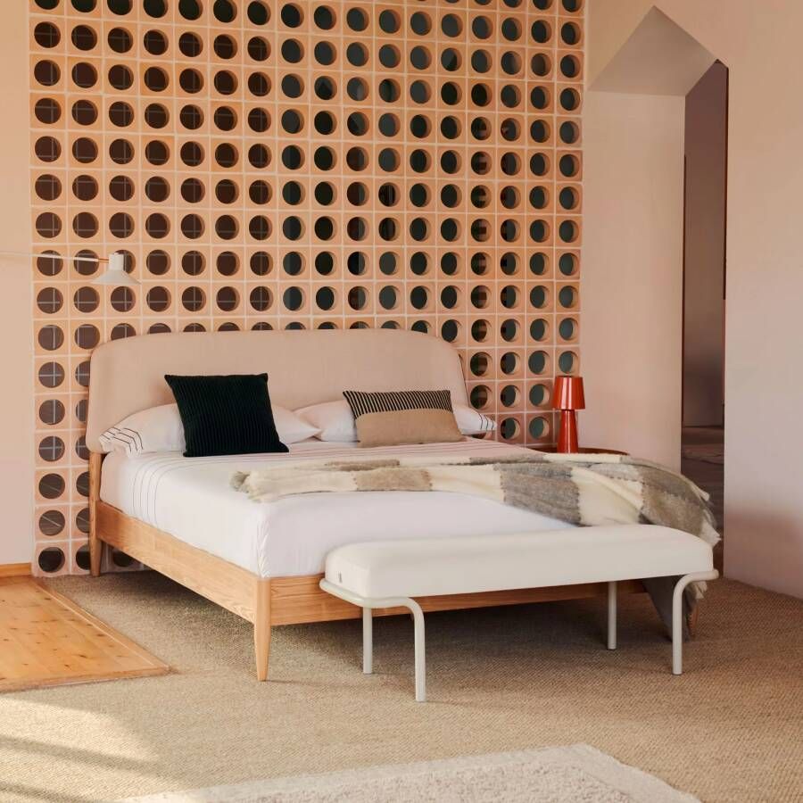 Kave Home Octavia-bed van essen multiplex met wit gestoffeerd hoofdbord 160 x 200 cm